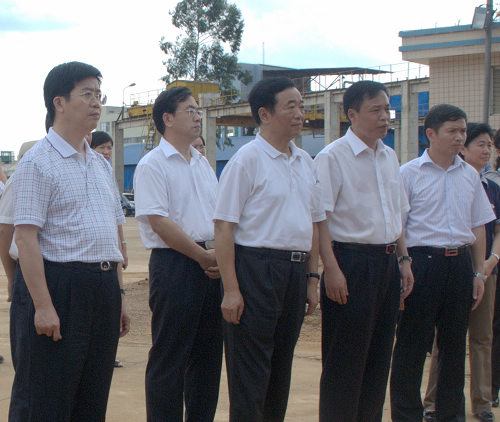 9月8日，中央巡視組組長、十一屆全國人大農(nóng)業(yè)和農(nóng)村委員會副主任委員房鳳友，中央巡視組副組長、副部級巡視專員郭林，中央巡視組副組長、副部級巡視專員謝秀蘭等領(lǐng)導(dǎo)一行8人，到湘桂循環(huán)經(jīng)濟(jì)產(chǎn)業(yè)園對集團(tuán)經(jīng)濟(jì)建設(shè)、黨建等工作情況進(jìn)行檢查指導(dǎo)。自治區(qū)黨委組織部部長周新建，崇左市委副書記、市長黃克，江州區(qū)委書記藍(lán)大煌，湘桂集團(tuán)董事局副主席陳輝，湘桂公司總經(jīng)理朱光彩等陪同考察。